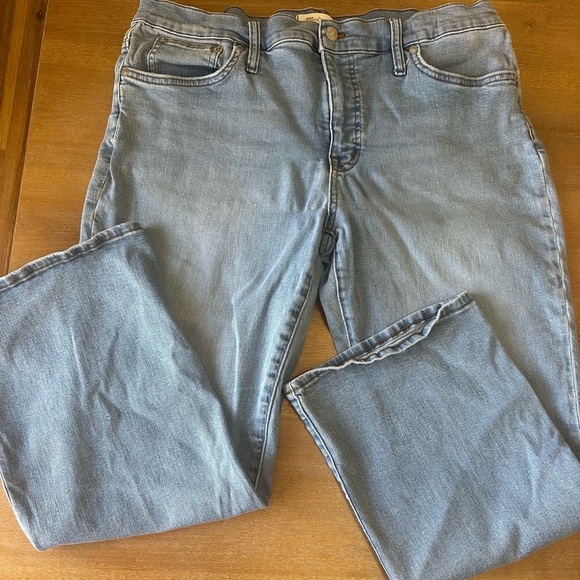 Madewell Denim - Madewell Mid Rise Kick Out Crop Jeans 32